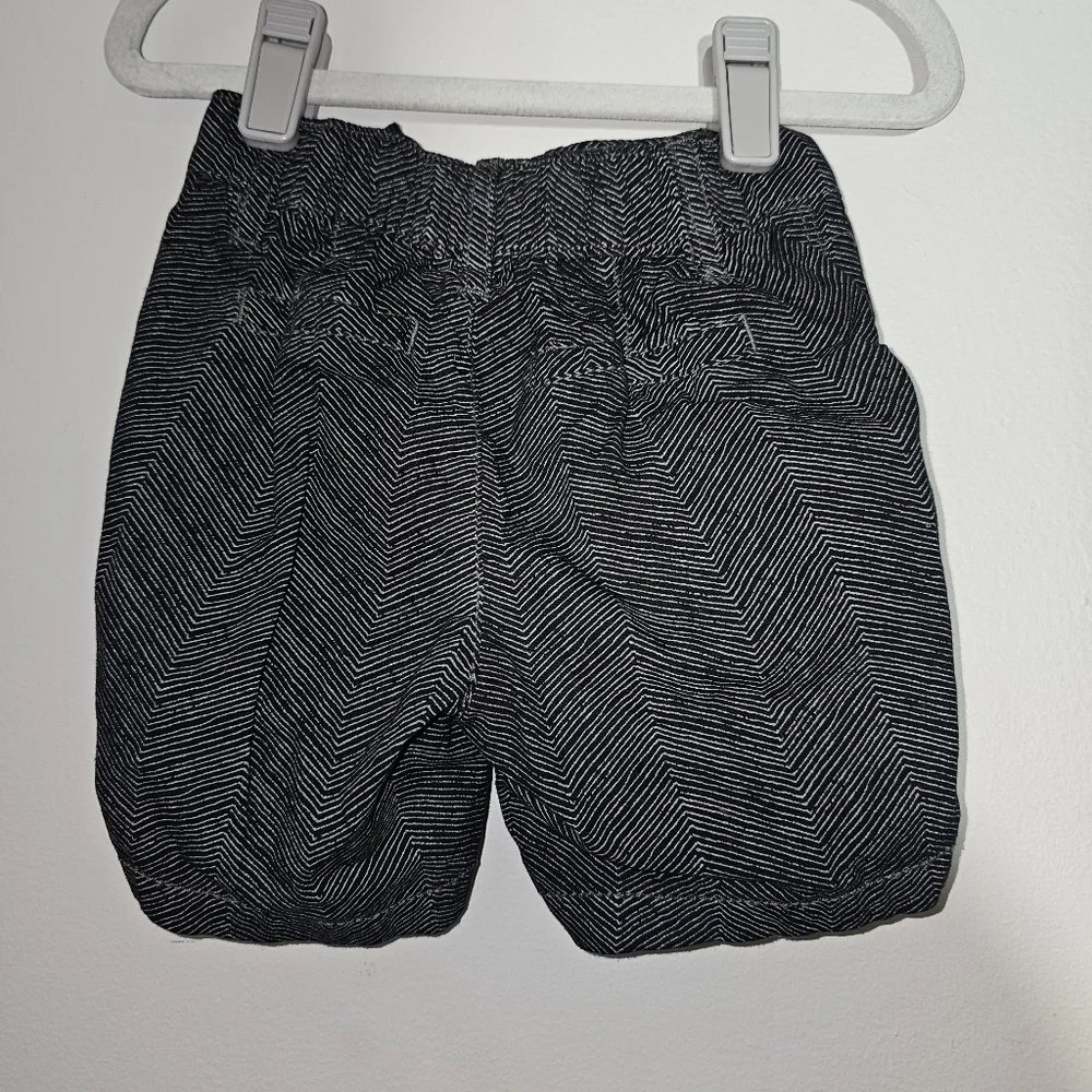 GUC | 18-24M | Old Navy | Black & White Patterned Shorts
